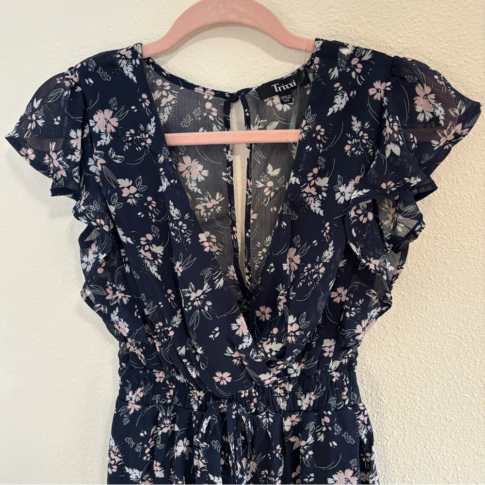 Francesca’s Tracy flutter sleeve navy floral romper - Picture 3 of 16